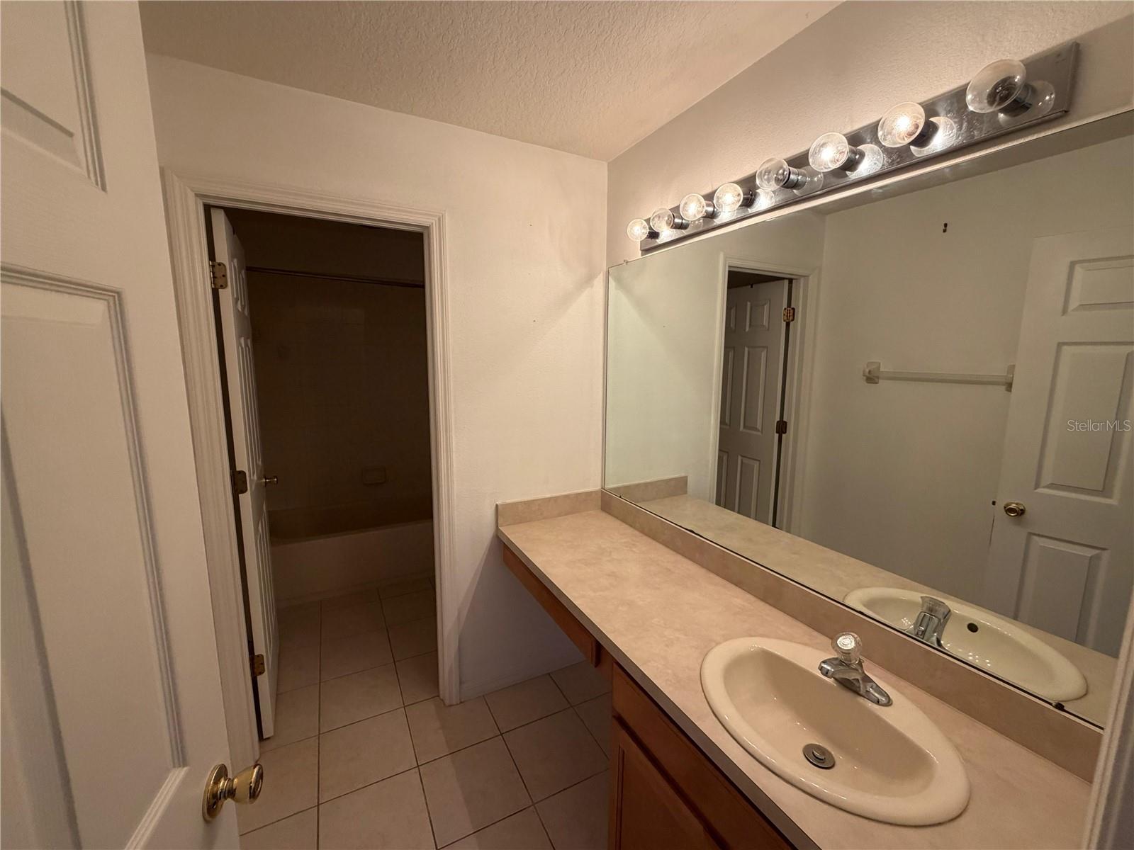 CREEK VIEW - Residential Lease