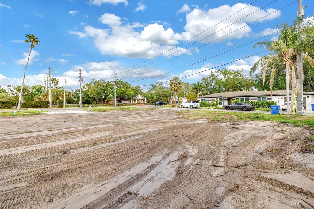 Photo of 515 Snell Isle Boulevard NE, St Petersburg, FL 33704 (MLS # TB8493681)