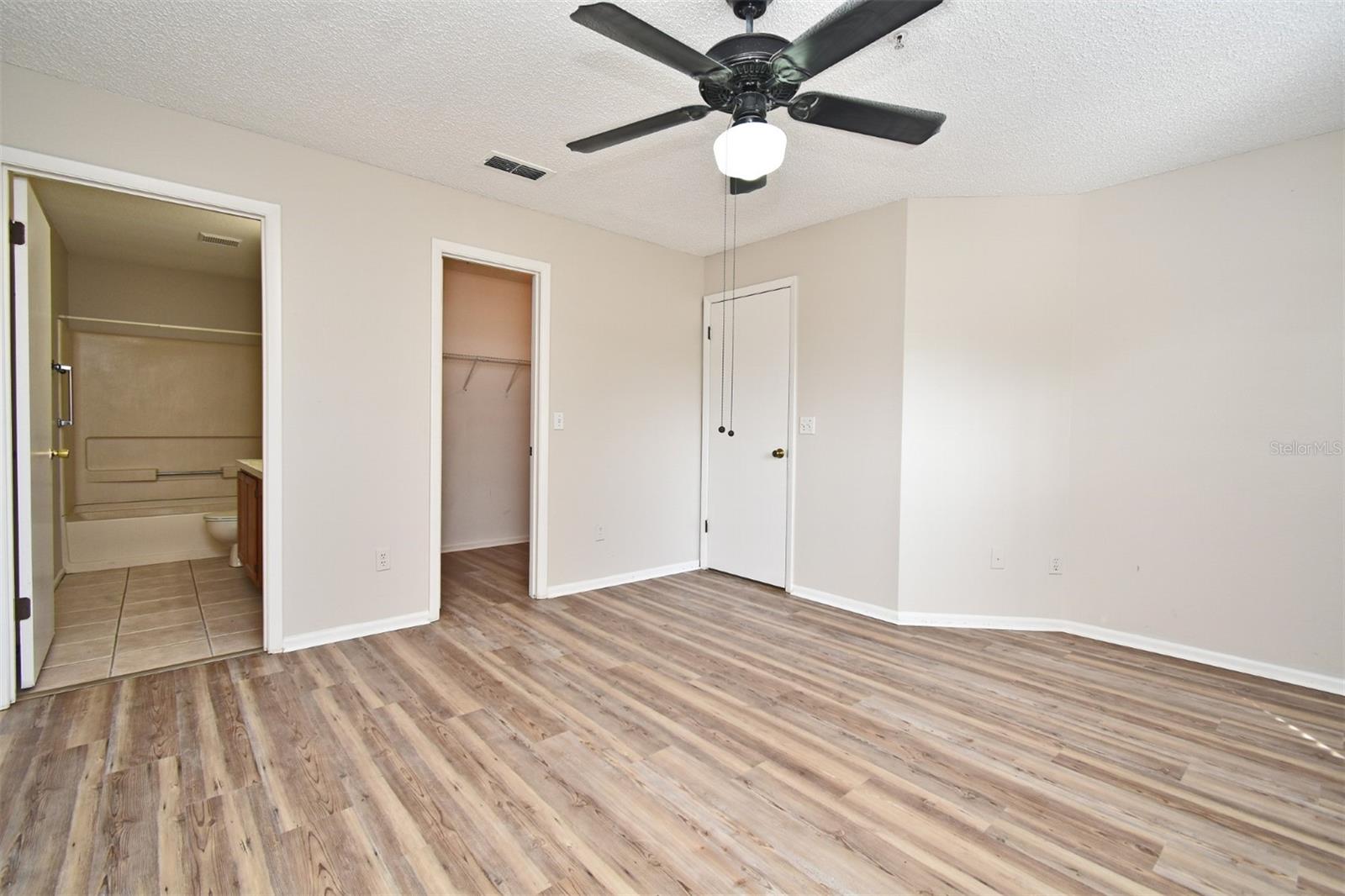 HUNTERS RESERVE 2 - Residential