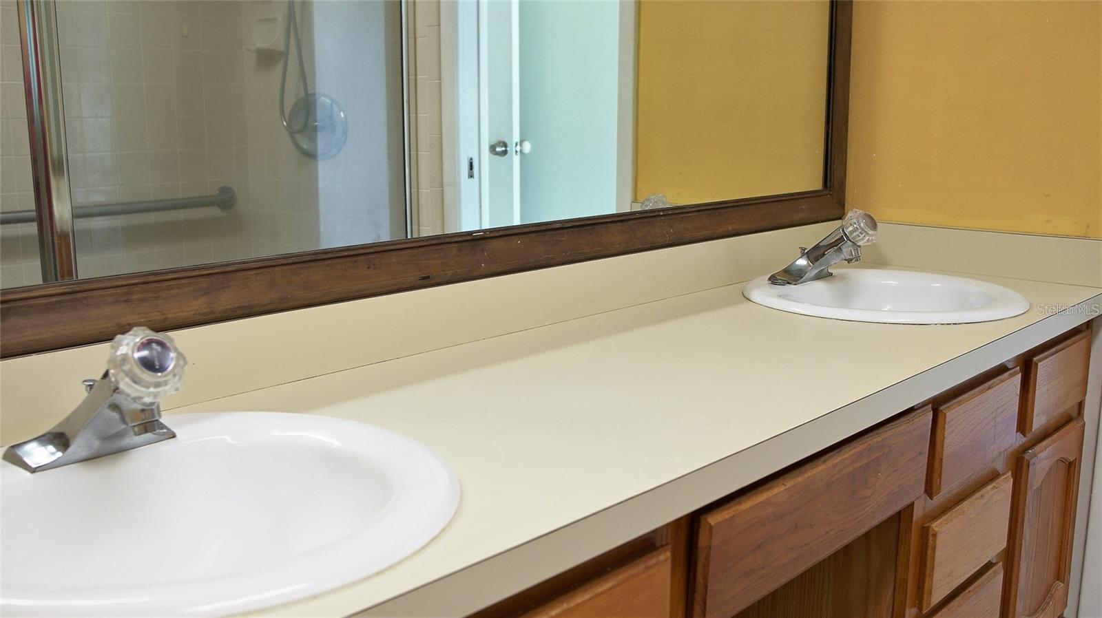 SUMMER LAKES - Residential Lease