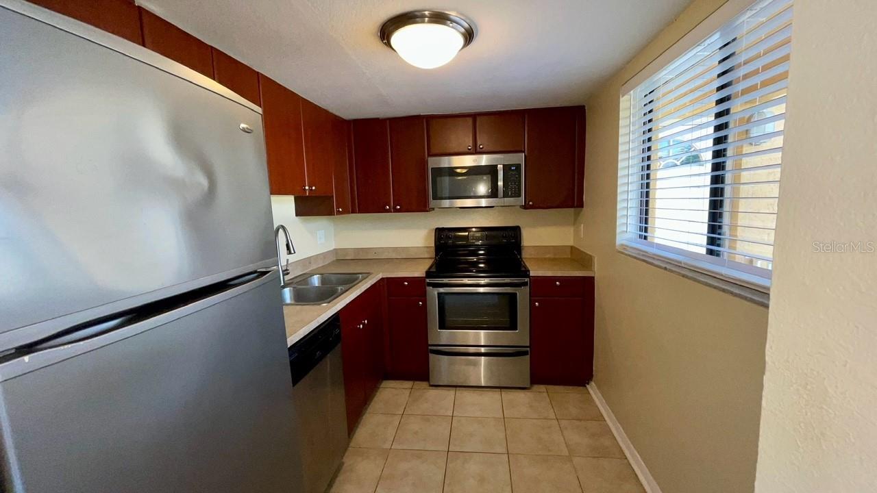 GARDEN WALK PH 1 - Residential Lease