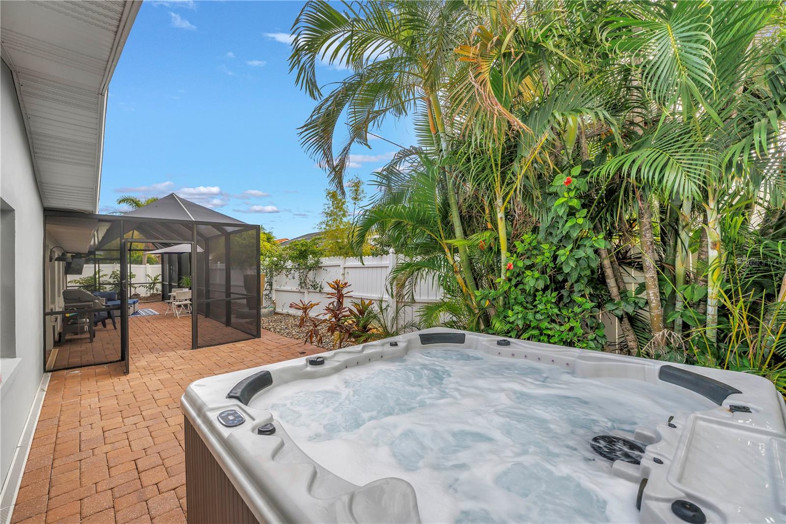 TIERRA VERDE - Residential