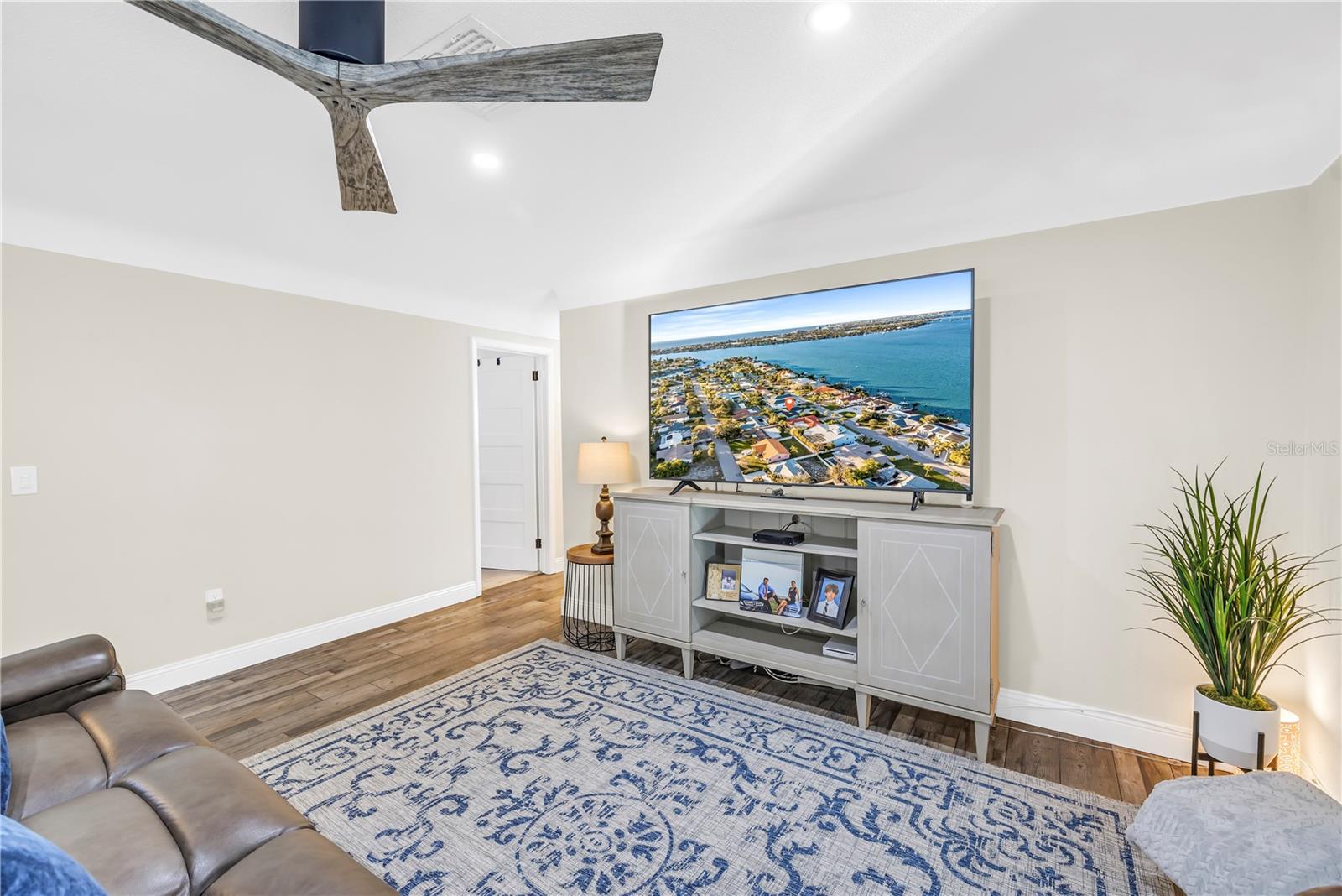 TIERRA VERDE - Residential