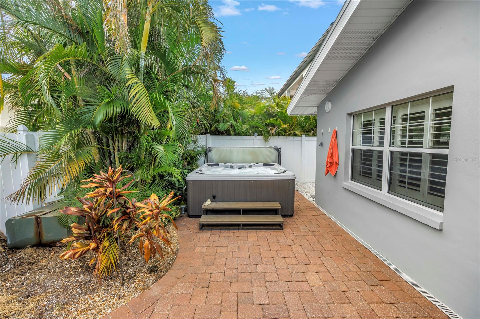 TIERRA VERDE - Residential