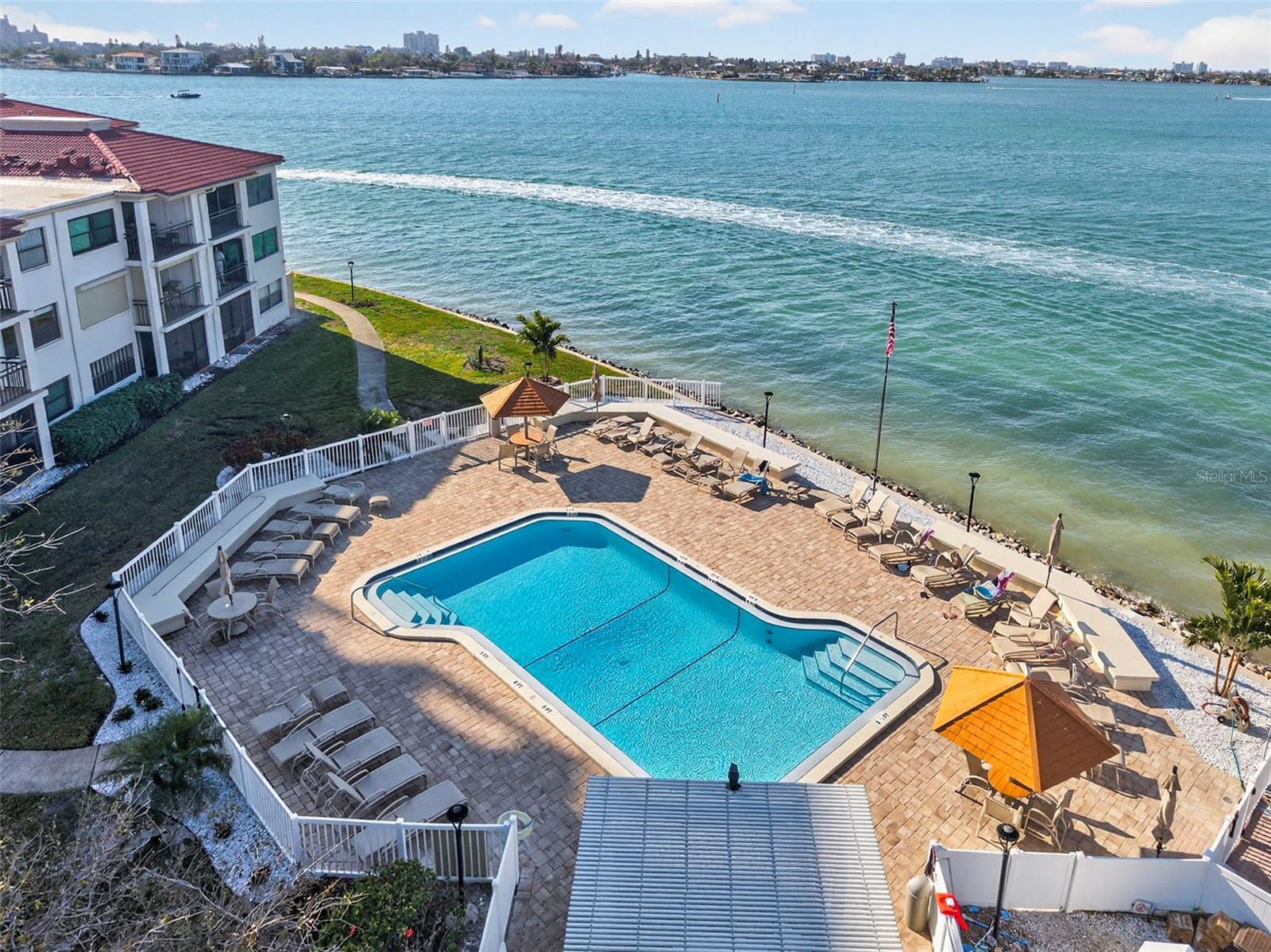 CASA DEL MAR CONDO III - Residential