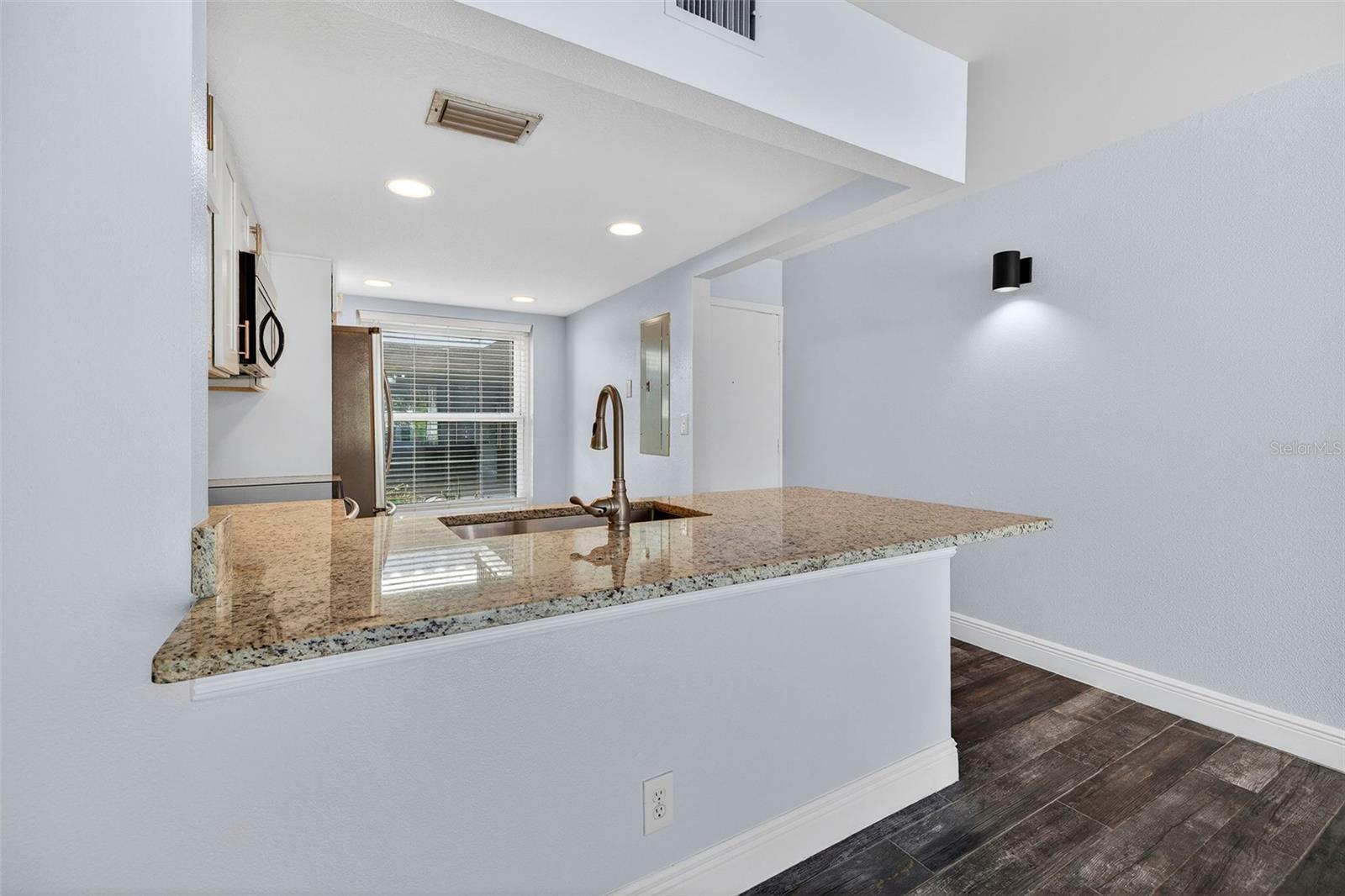 CASA DEL MAR CONDO III - Residential