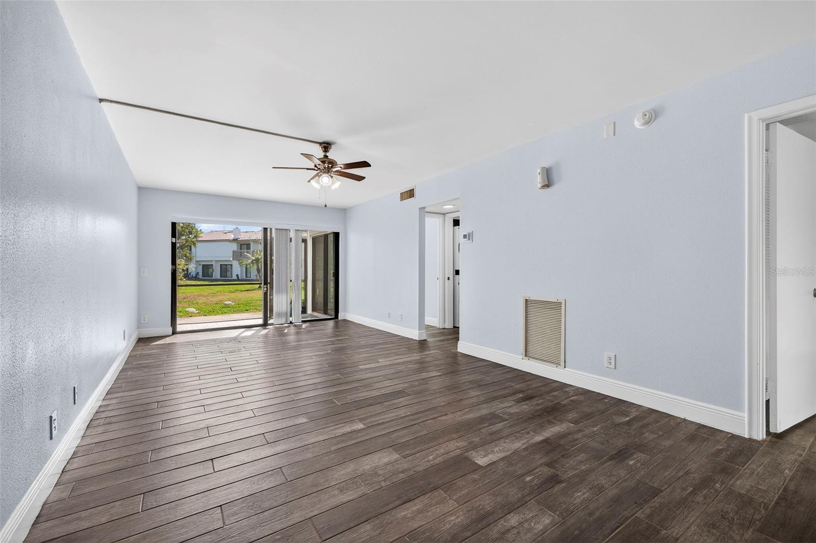 CASA DEL MAR CONDO III - Residential