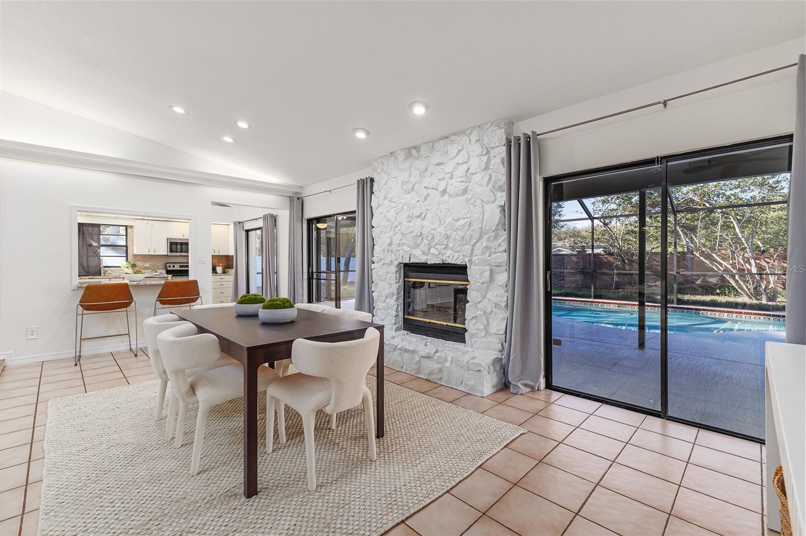 THERESA ARBOR - Residential