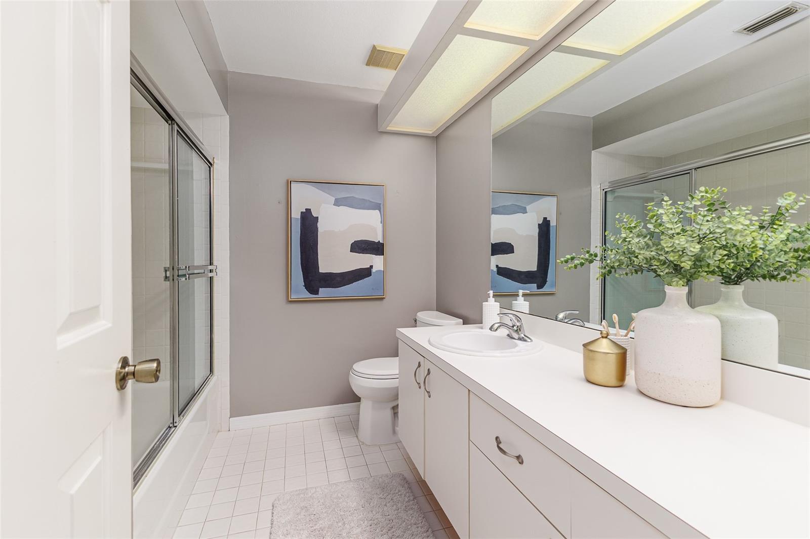 THERESA ARBOR - Residential