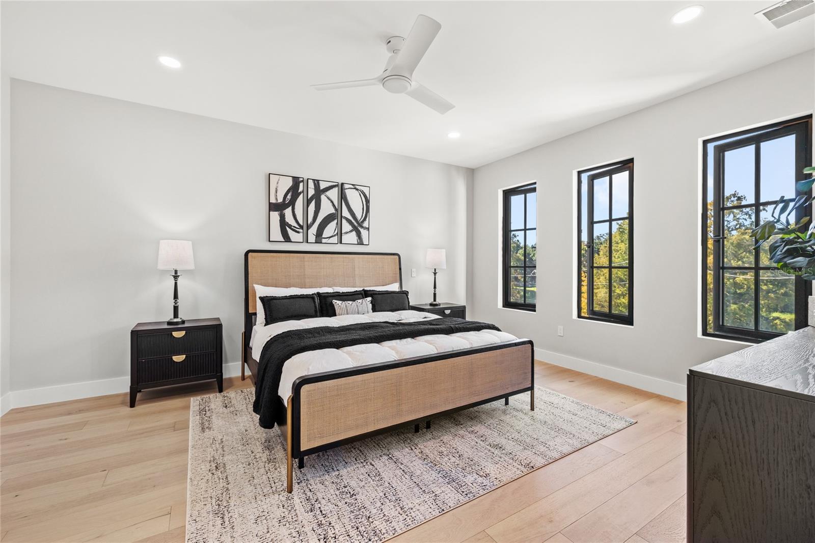 LAKE EMERALD - Residential