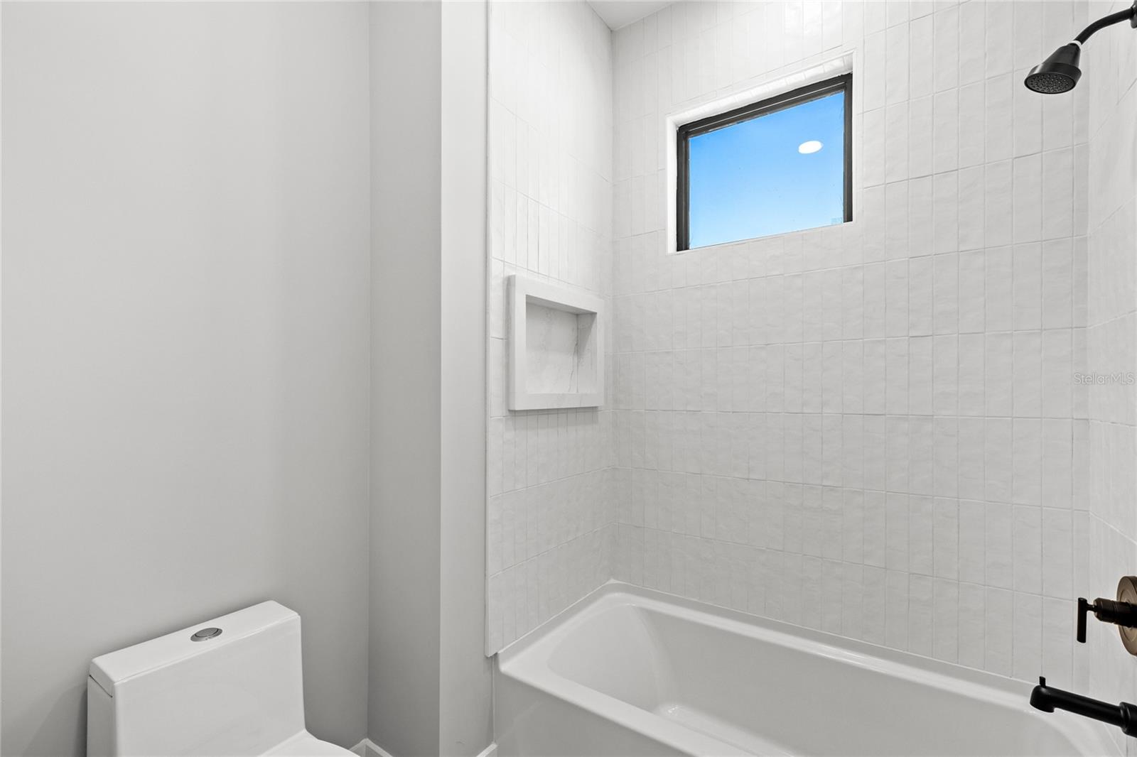 LAKE EMERALD - Residential