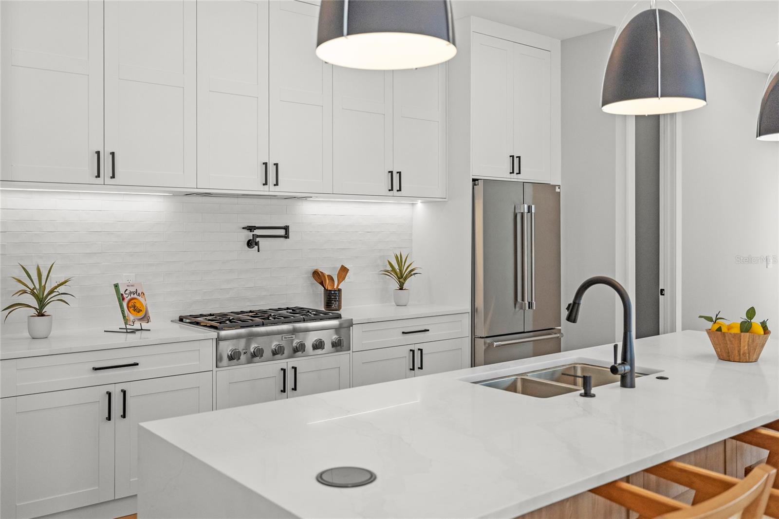 LAKE EMERALD - Residential