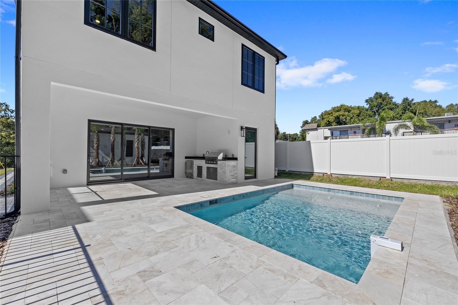 LAKE EMERALD - Residential