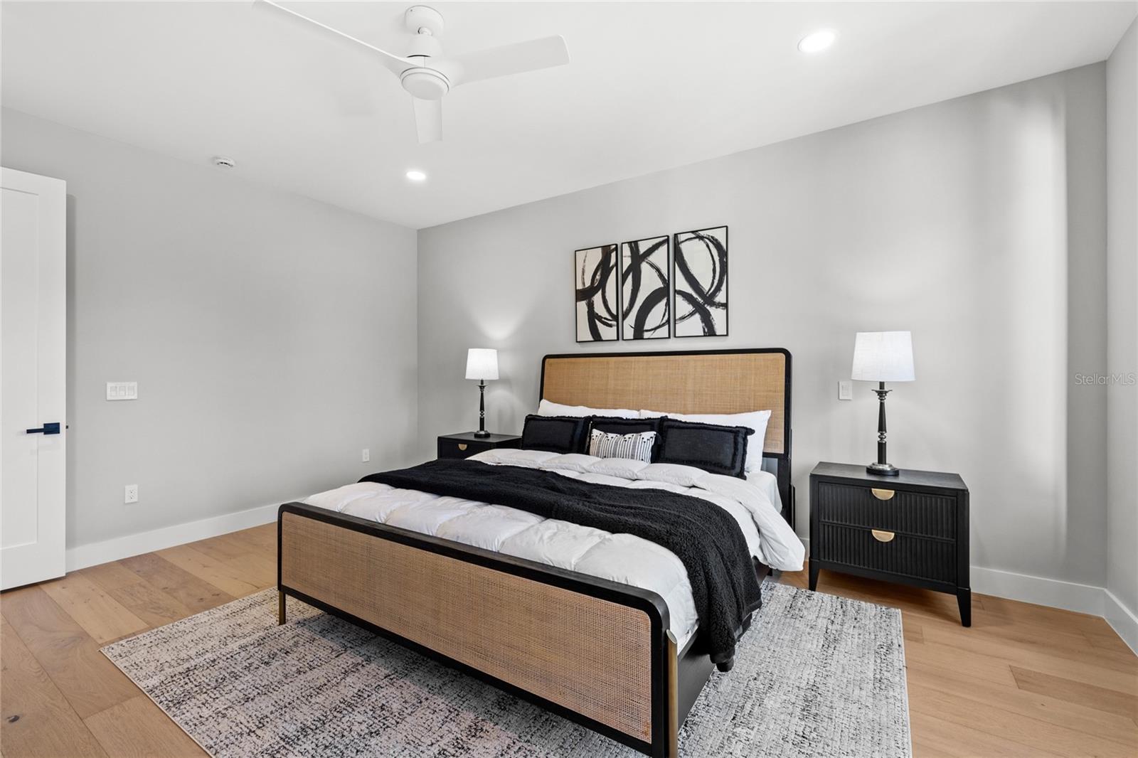 LAKE EMERALD - Residential