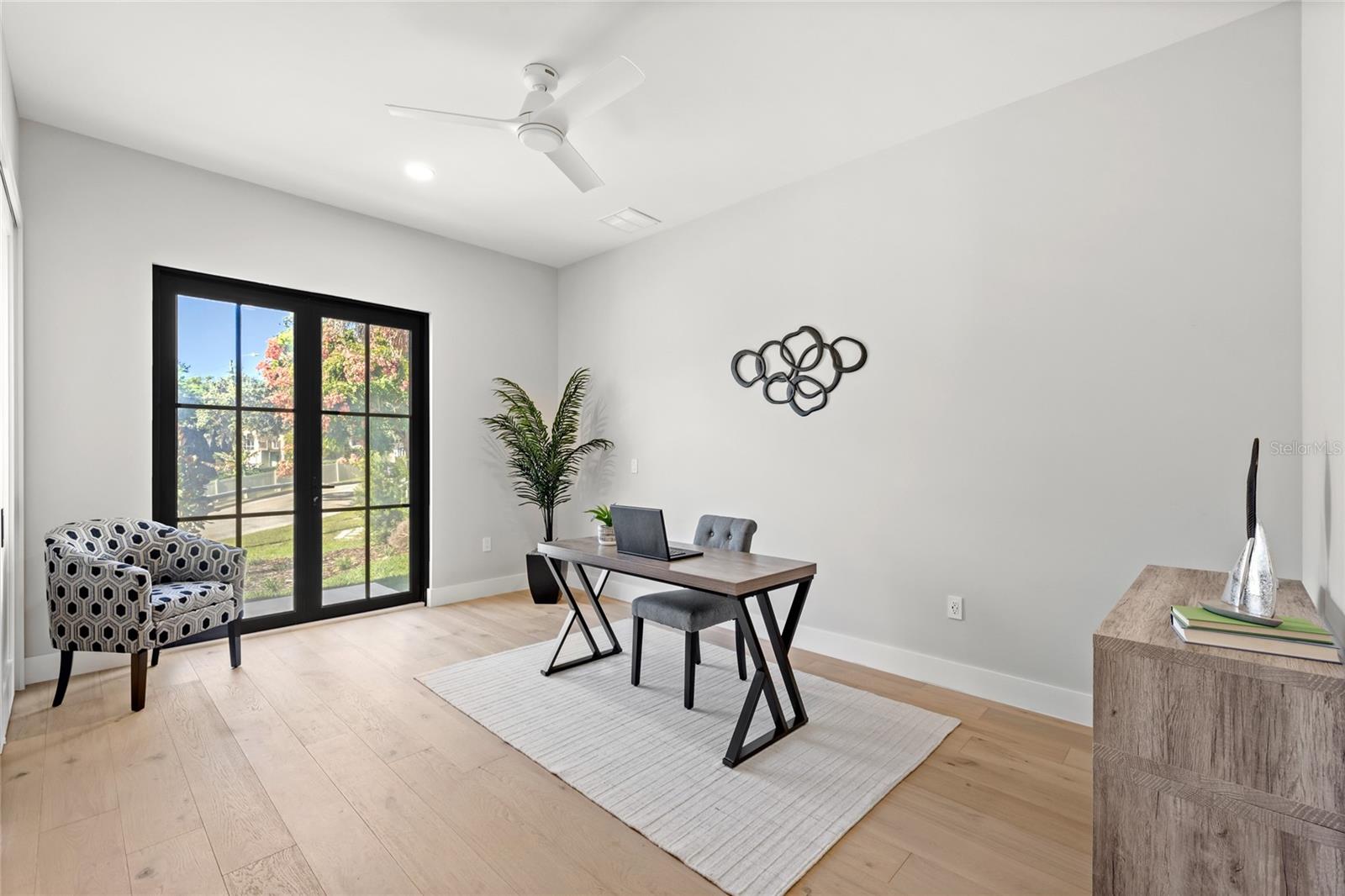 LAKE EMERALD - Residential