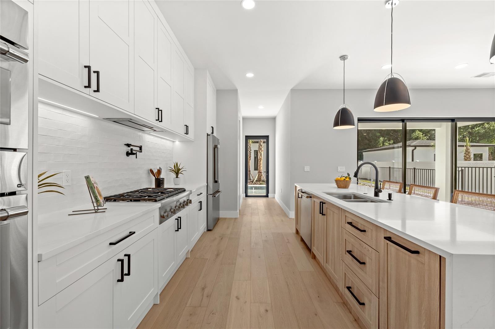 LAKE EMERALD - Residential