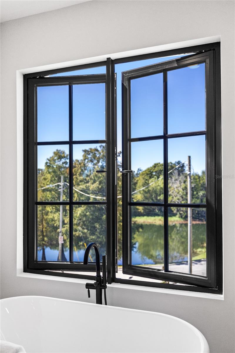 LAKE EMERALD - Residential