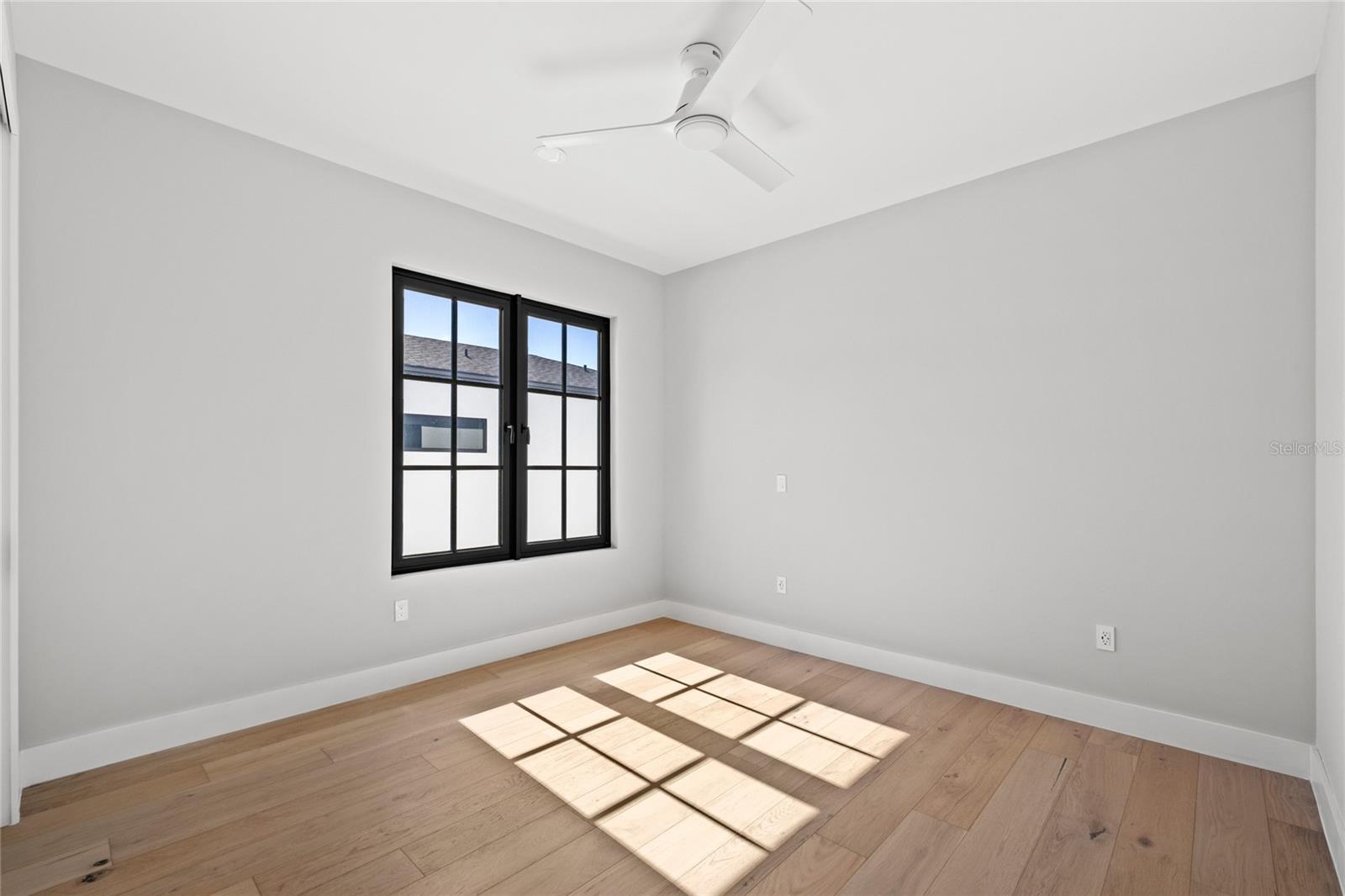 LAKE EMERALD - Residential