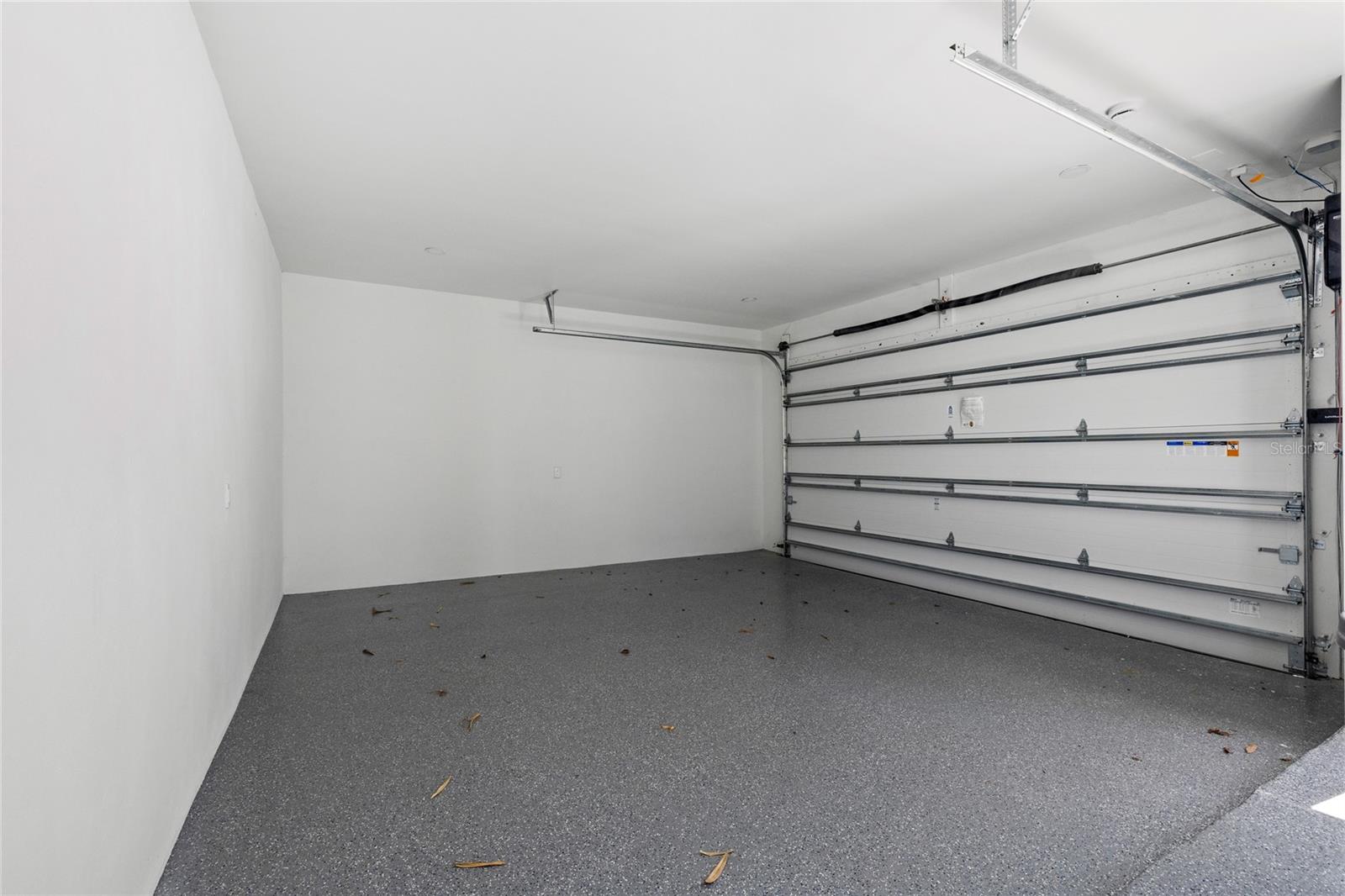 LAKE EMERALD - Residential