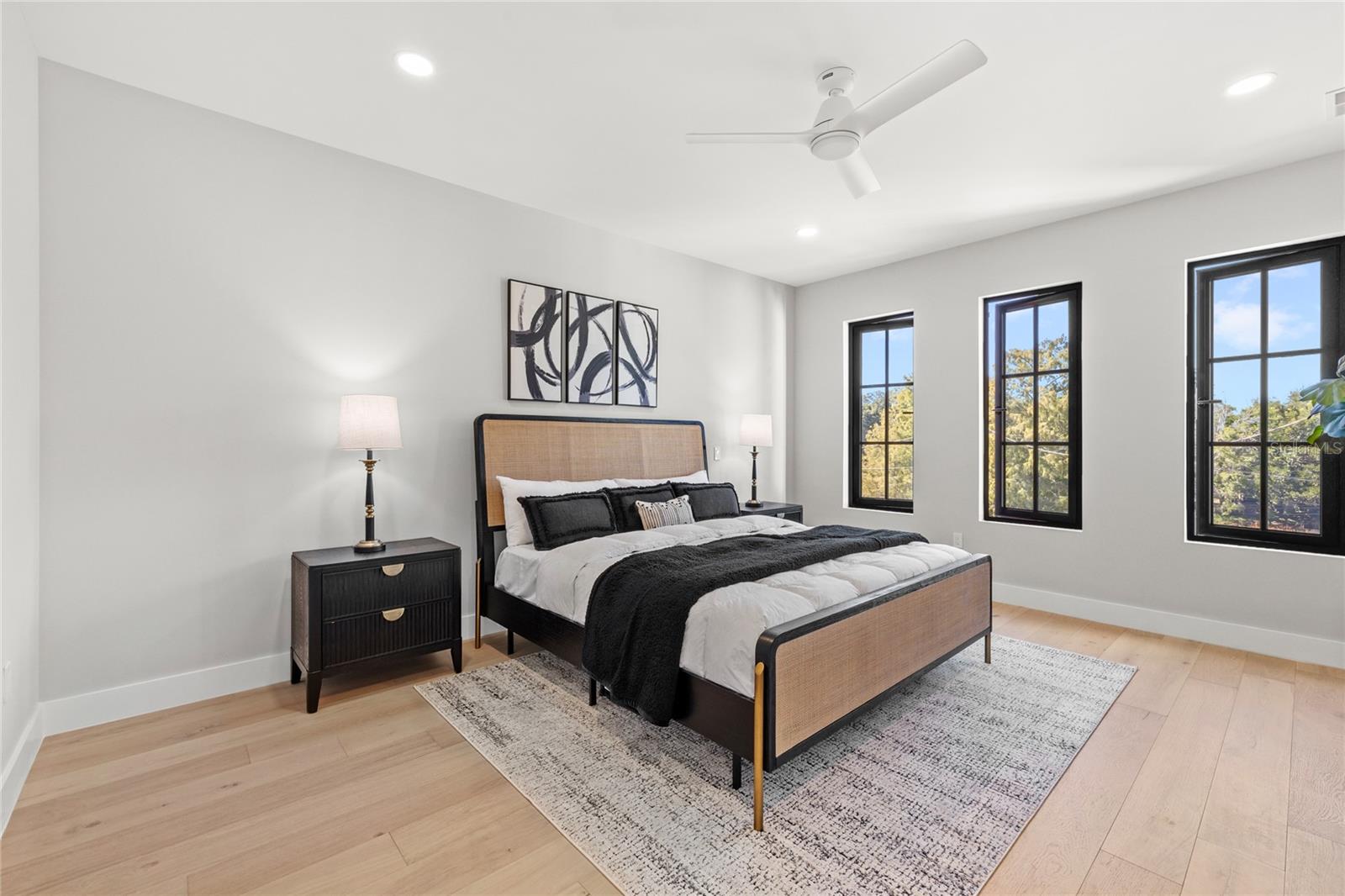 LAKE EMERALD - Residential