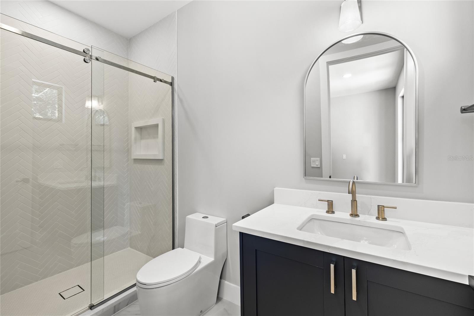 LAKE EMERALD - Residential