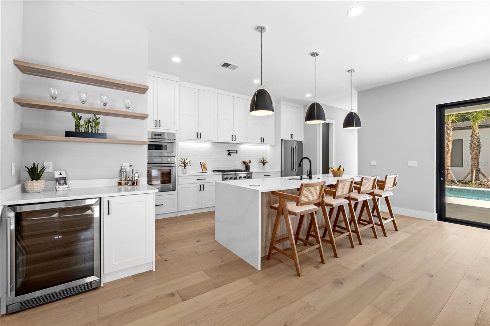 LAKE EMERALD - Residential