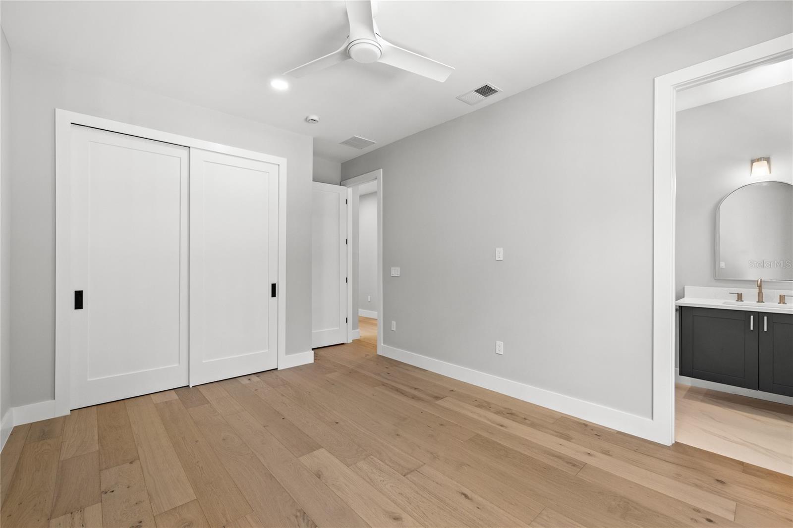 LAKE EMERALD - Residential