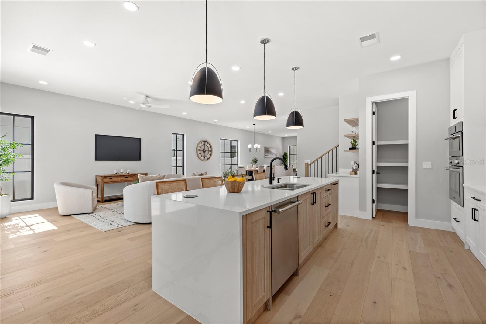 LAKE EMERALD - Residential