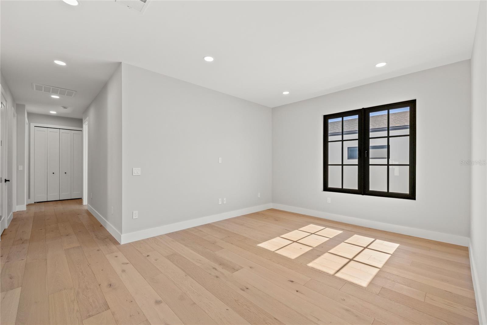 LAKE EMERALD - Residential