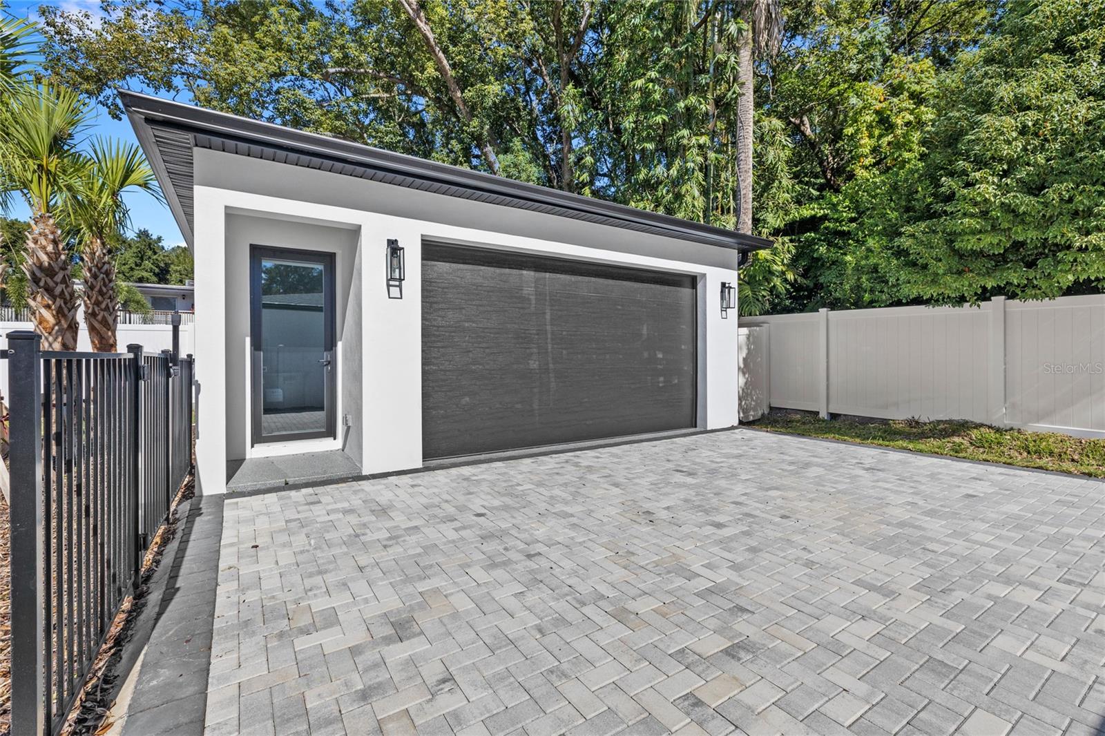 LAKE EMERALD - Residential