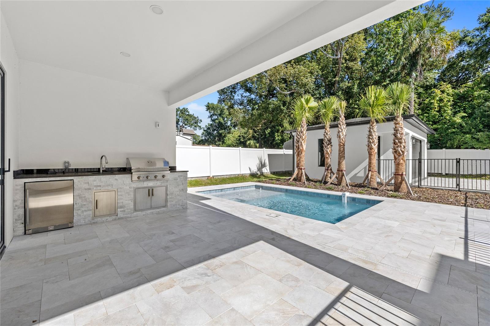 LAKE EMERALD - Residential