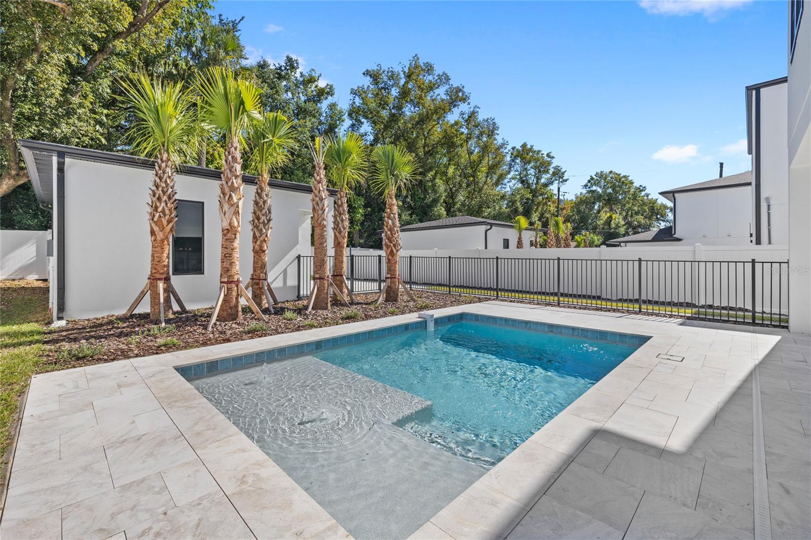 LAKE EMERALD - Residential