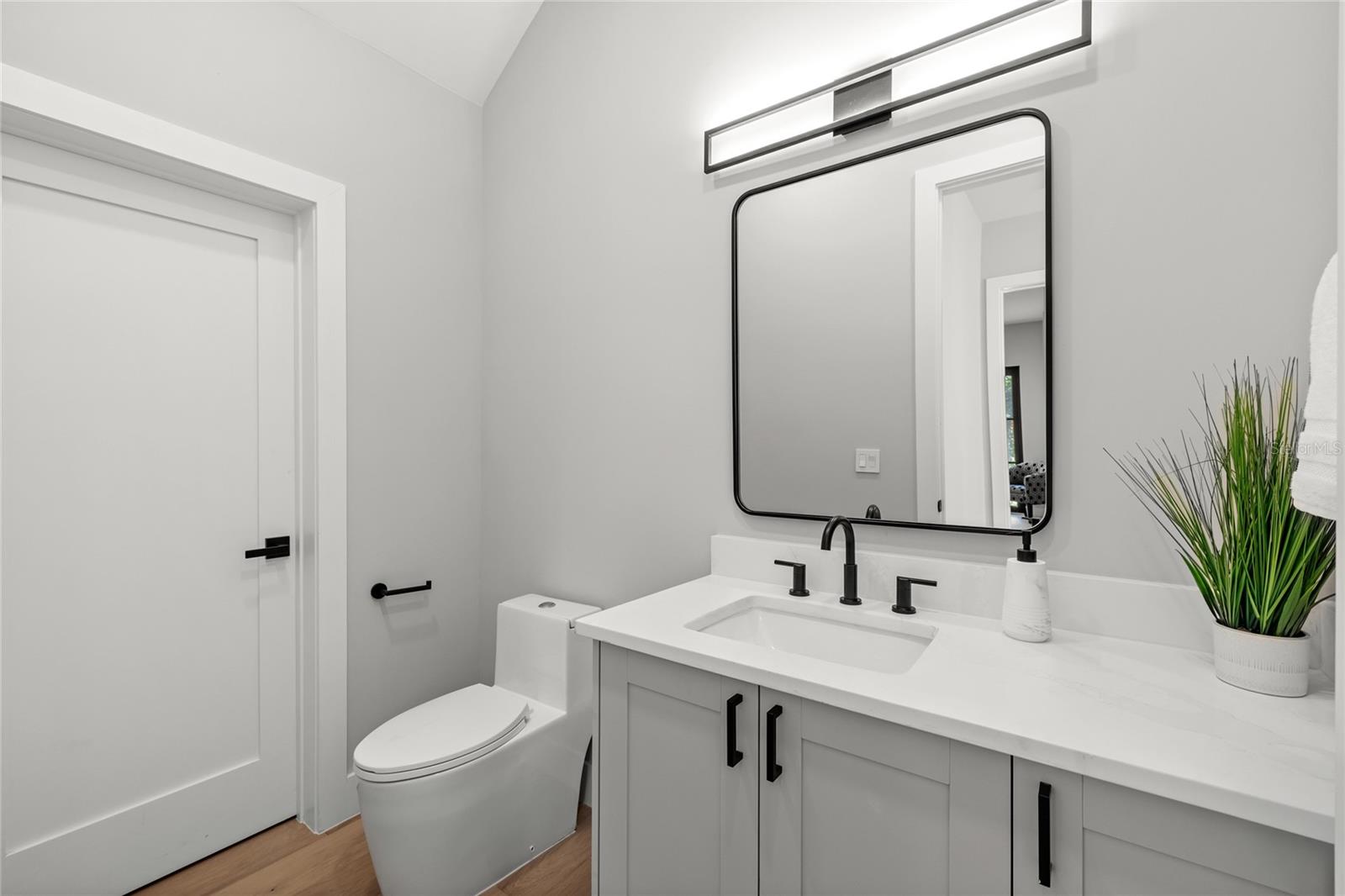 LAKE EMERALD - Residential