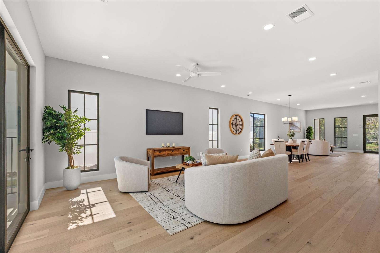 LAKE EMERALD - Residential