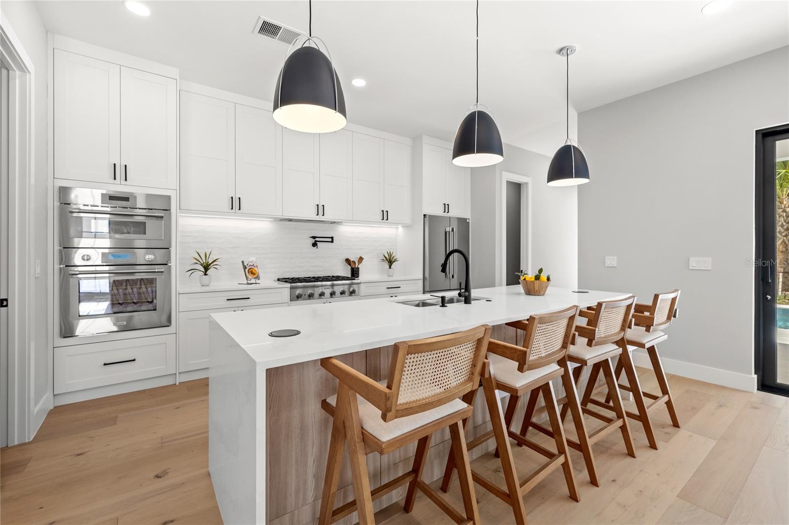 LAKE EMERALD - Residential