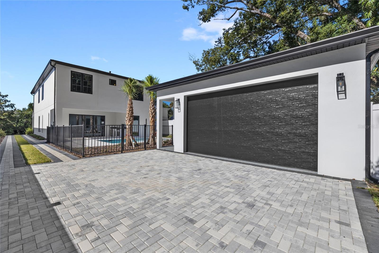 LAKE EMERALD - Residential