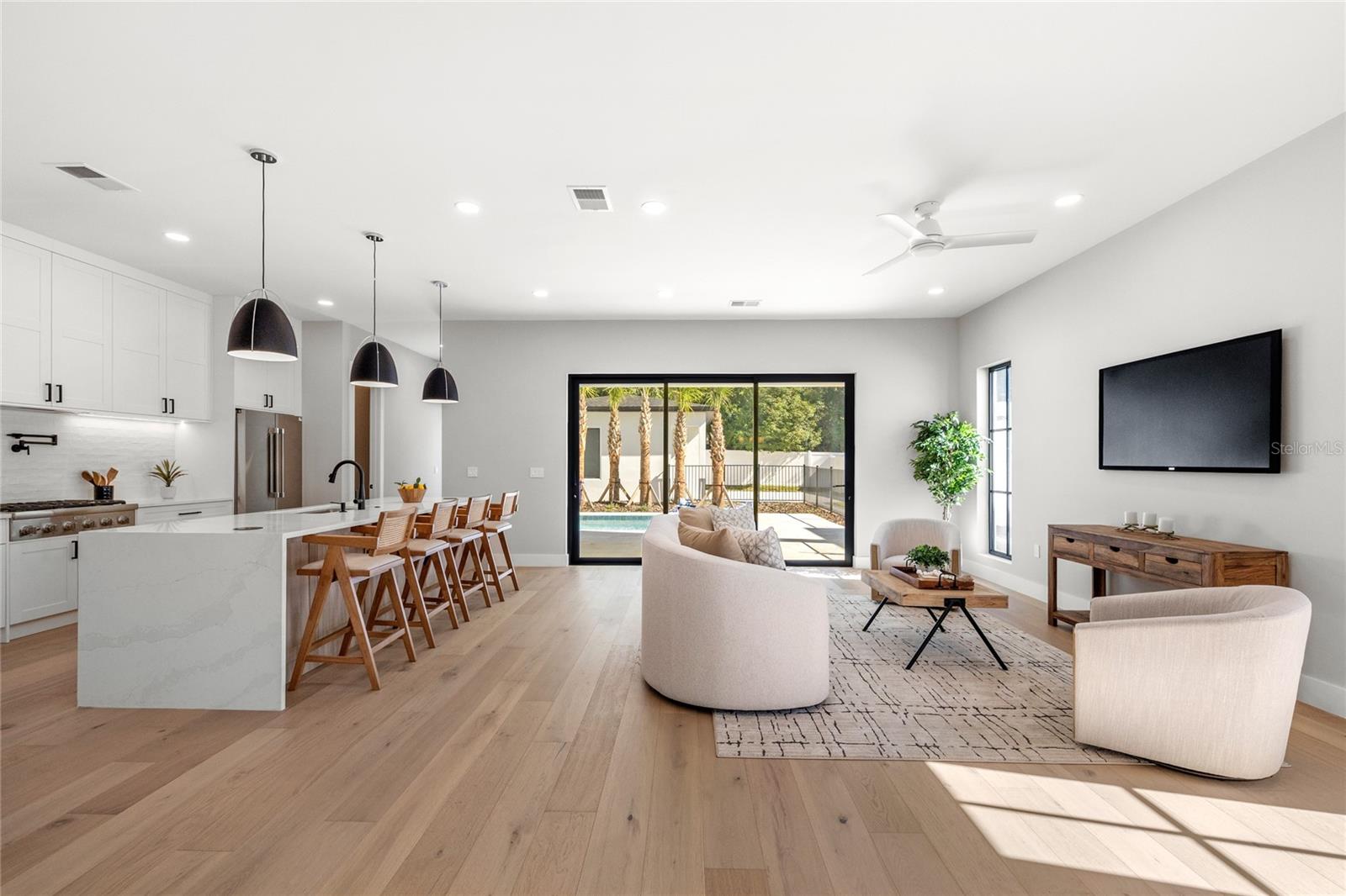 LAKE EMERALD - Residential