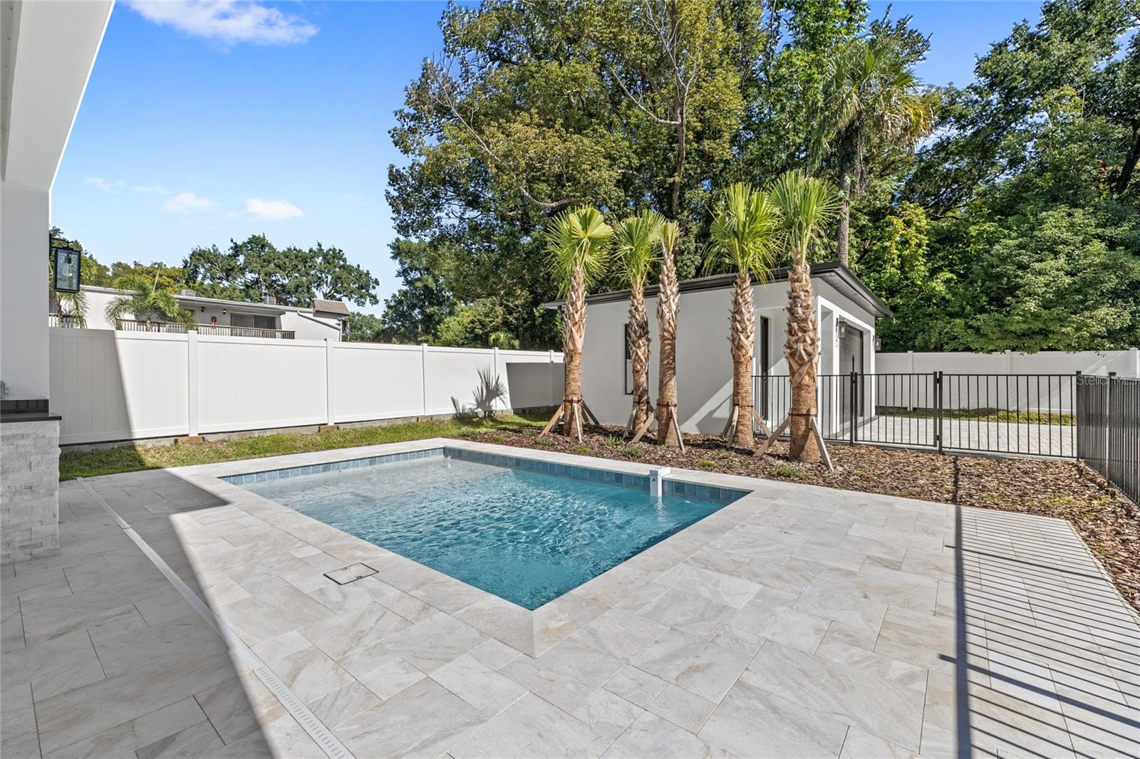 LAKE EMERALD - Residential