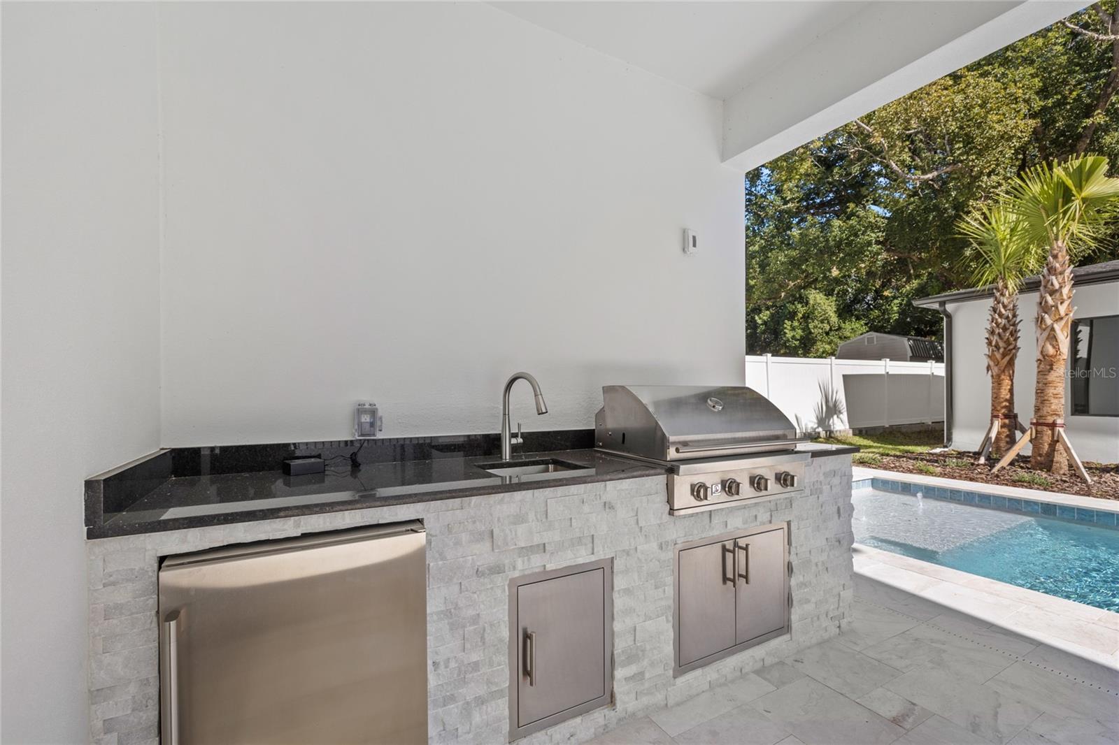 LAKE EMERALD - Residential