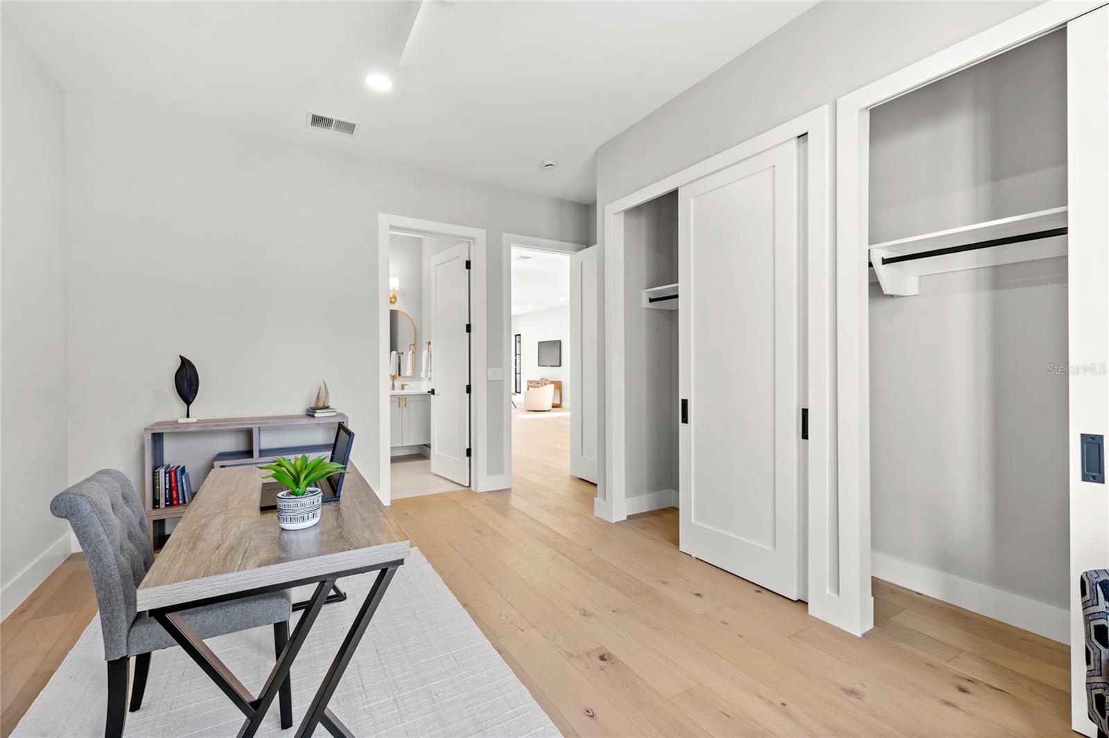 LAKE EMERALD - Residential