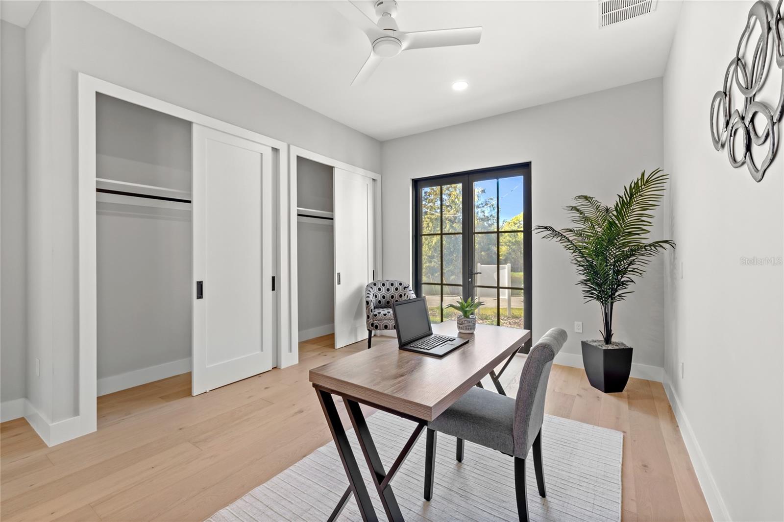 LAKE EMERALD - Residential