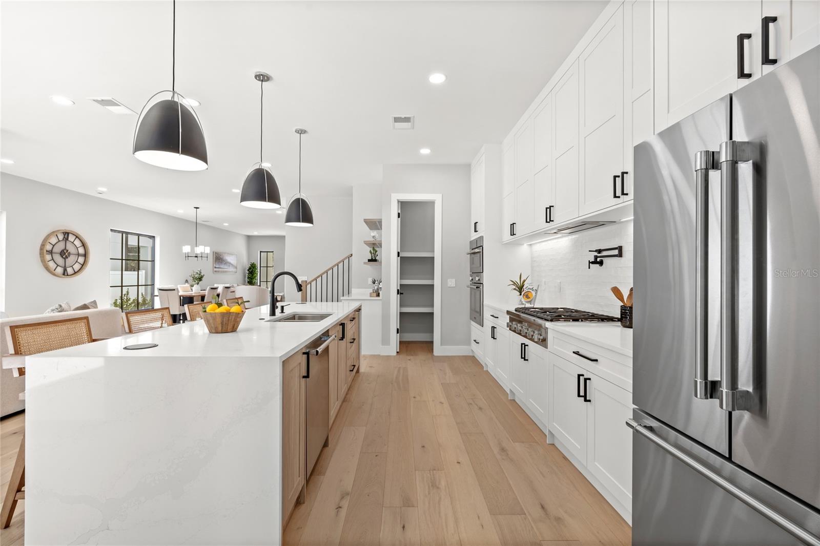 LAKE EMERALD - Residential