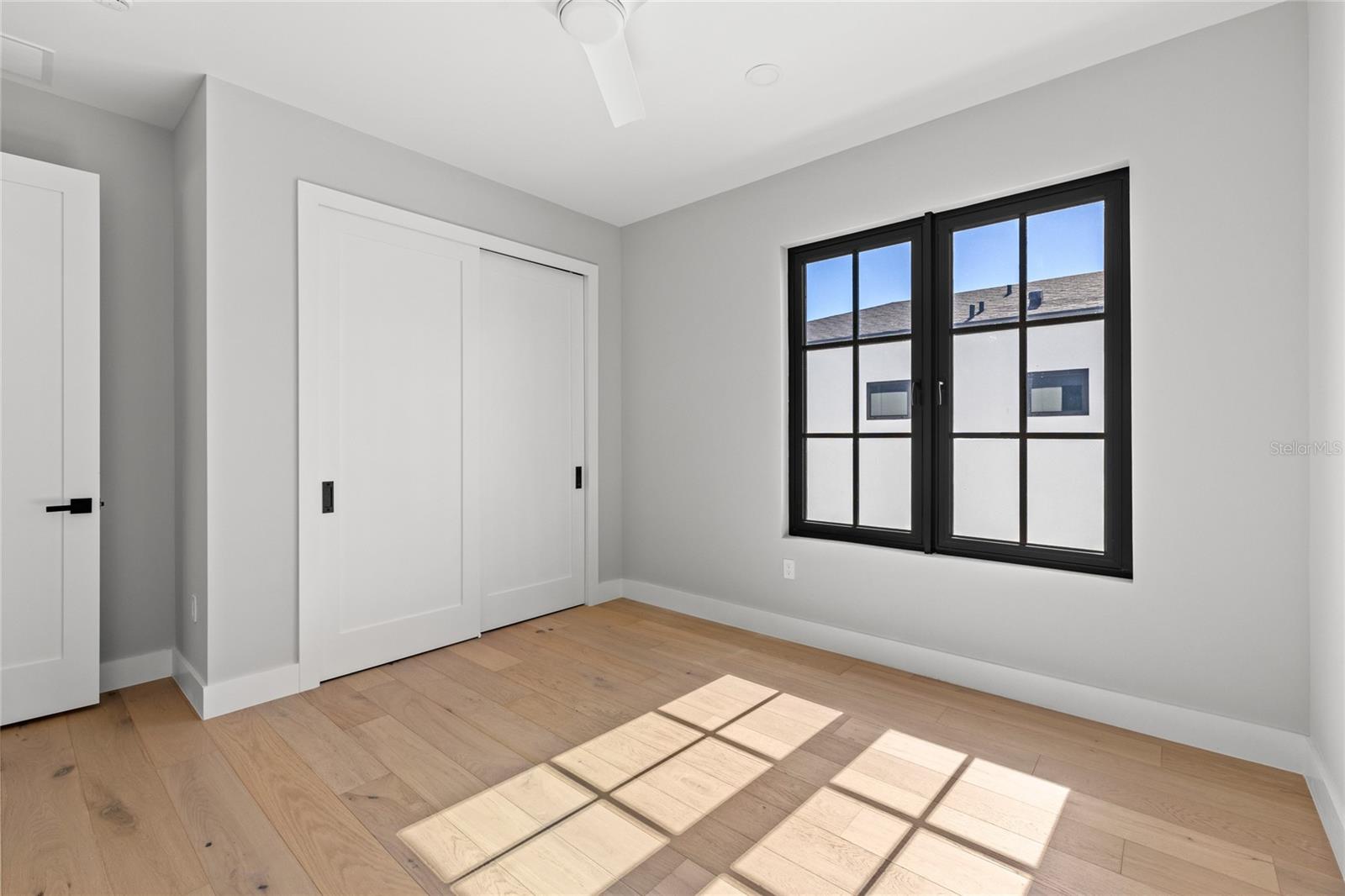 LAKE EMERALD - Residential