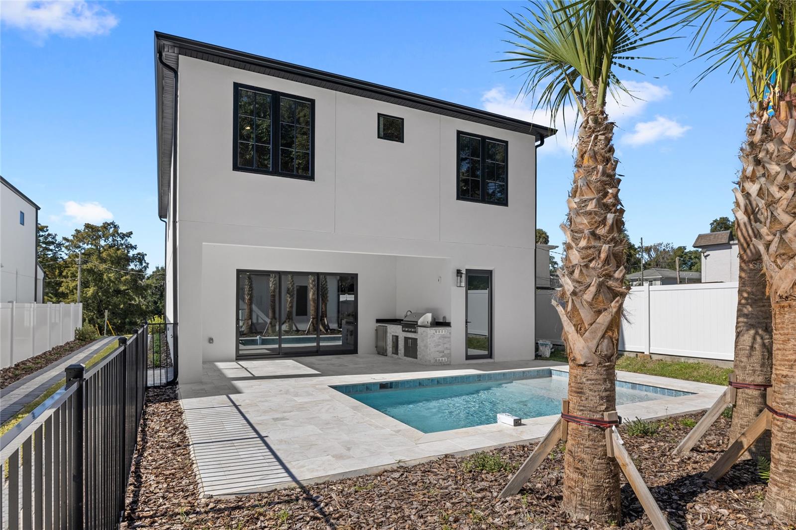 LAKE EMERALD - Residential