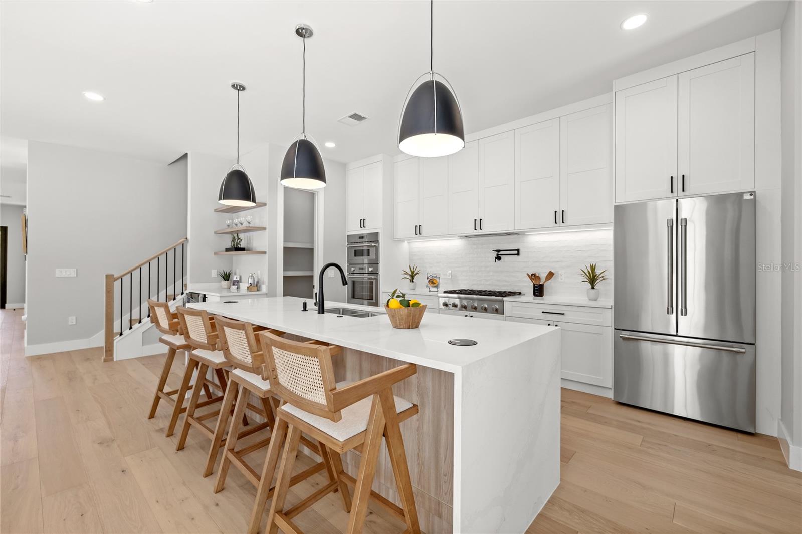 LAKE EMERALD - Residential