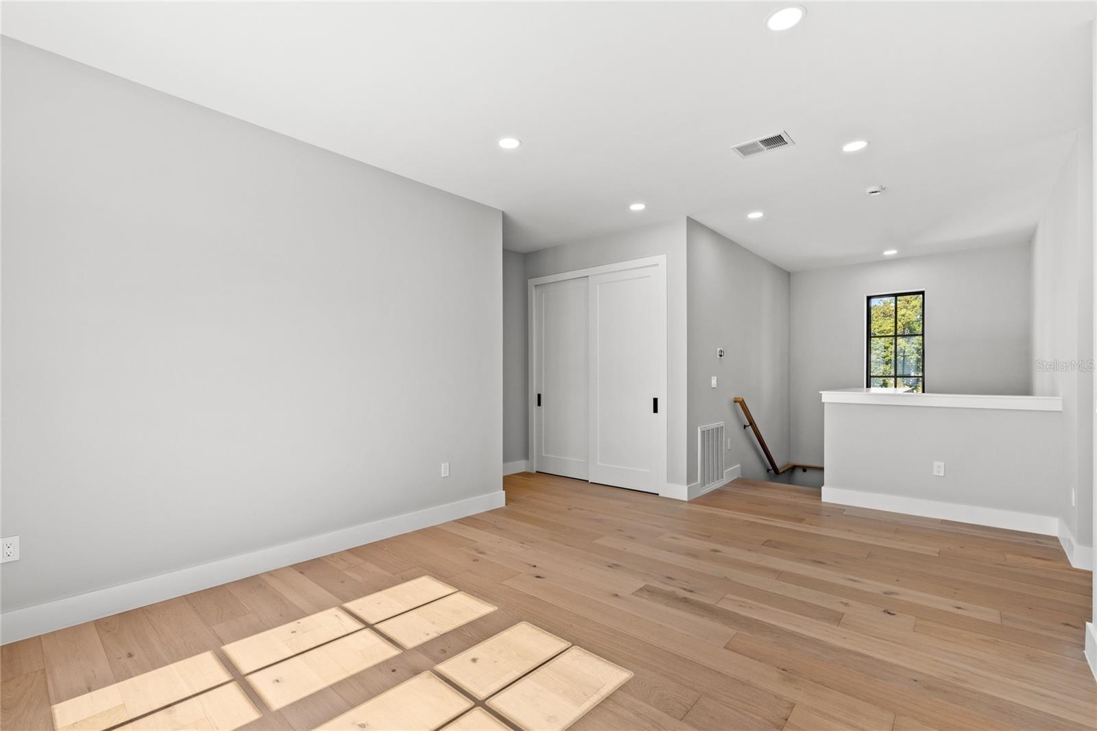 LAKE EMERALD - Residential