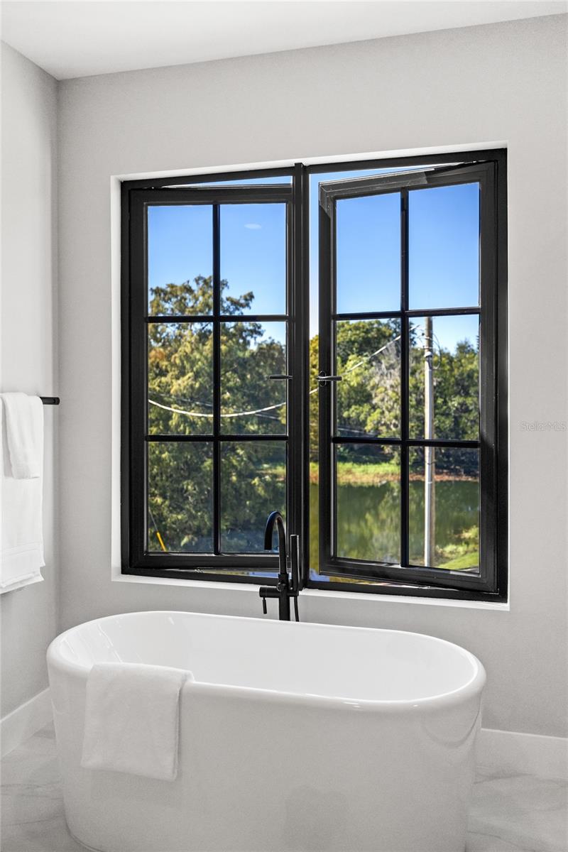 LAKE EMERALD - Residential