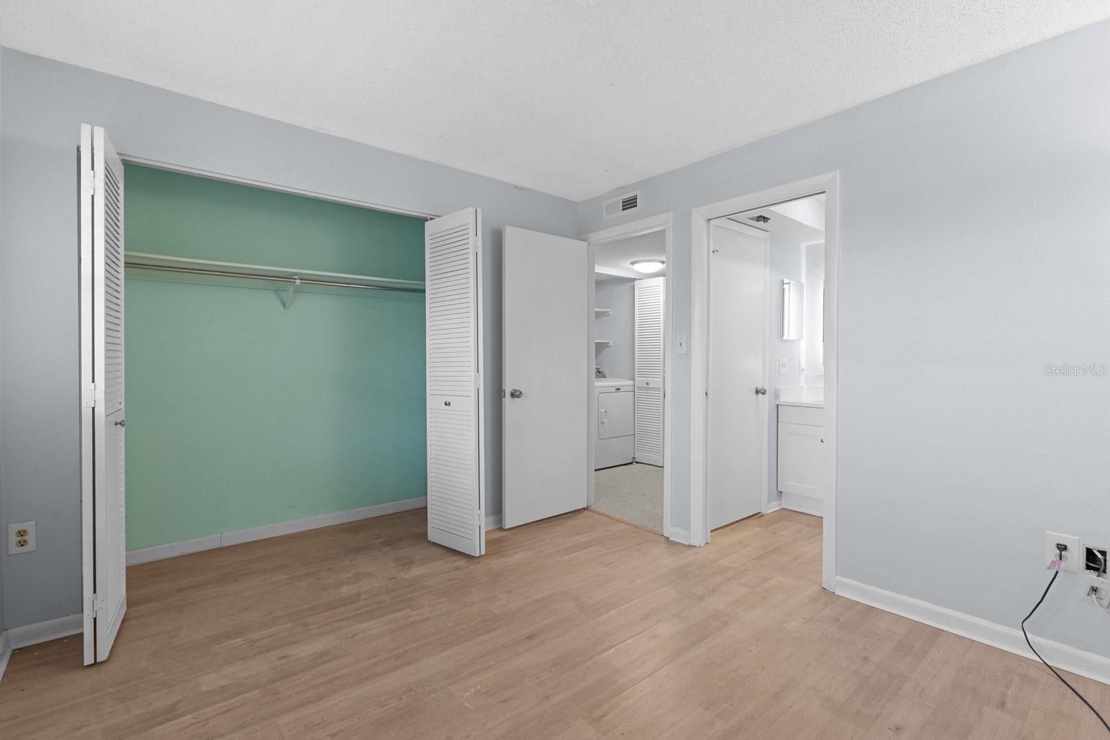 RUSTLEWOOD AT COUNTRYSIDE CONDO - Residential