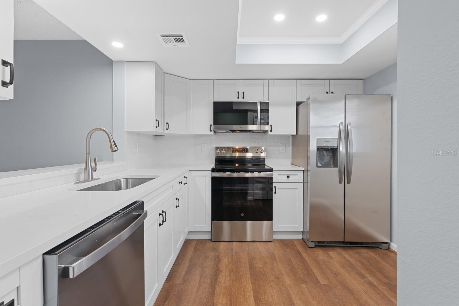 RUSTLEWOOD AT COUNTRYSIDE CONDO - Residential