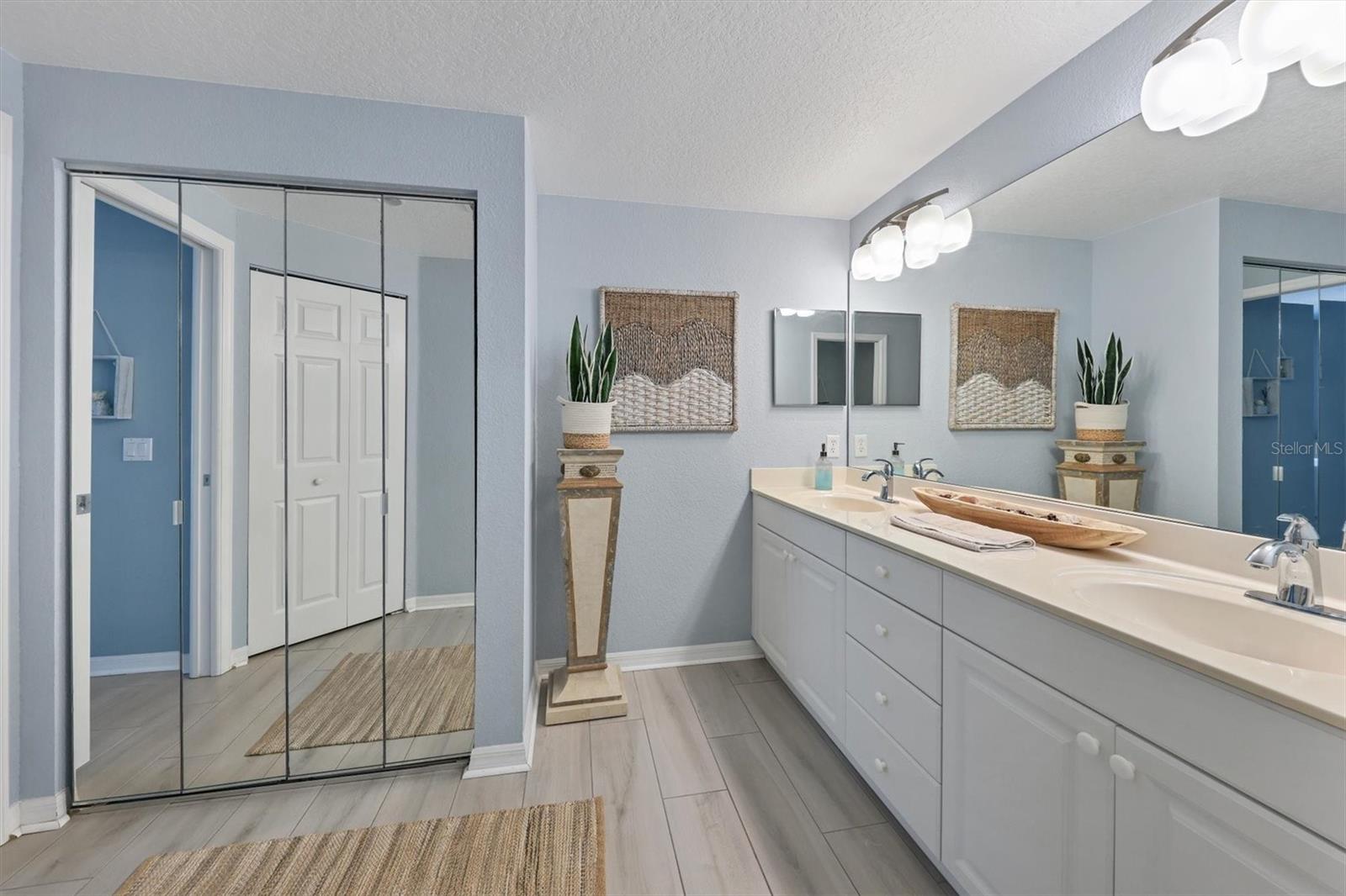 CEDAR HOLLOW AT TARA - Residential